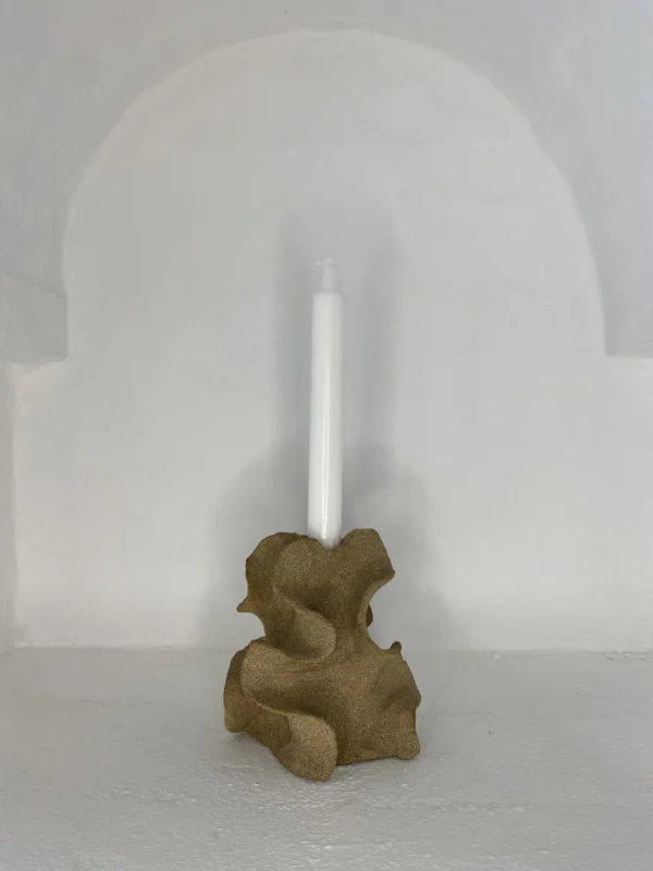 04-vingelysestager-skulptur-ler-sand-organisk-uden-glasur-mellem-12-15-cm