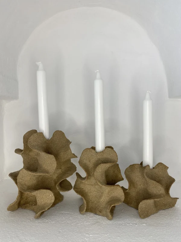 04-vingelysestager-skulptur-ler-sand-organisk-uden-glasur-alle-3
