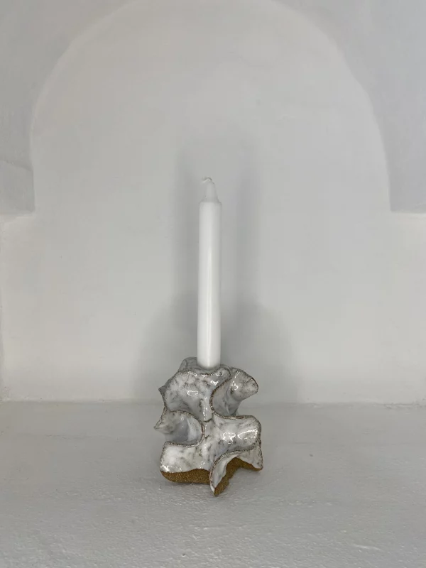 05-vingelysestager-skulptur-ler-hvid-glasur-lille