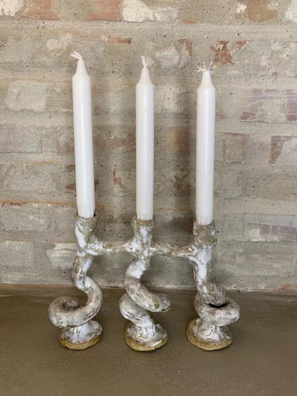 11-trearmet-lysestage-skulptur-ler-hvid-glasur-3