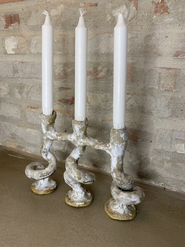 11-trearmet-lysestage-skulptur-ler-hvid-glasur-4