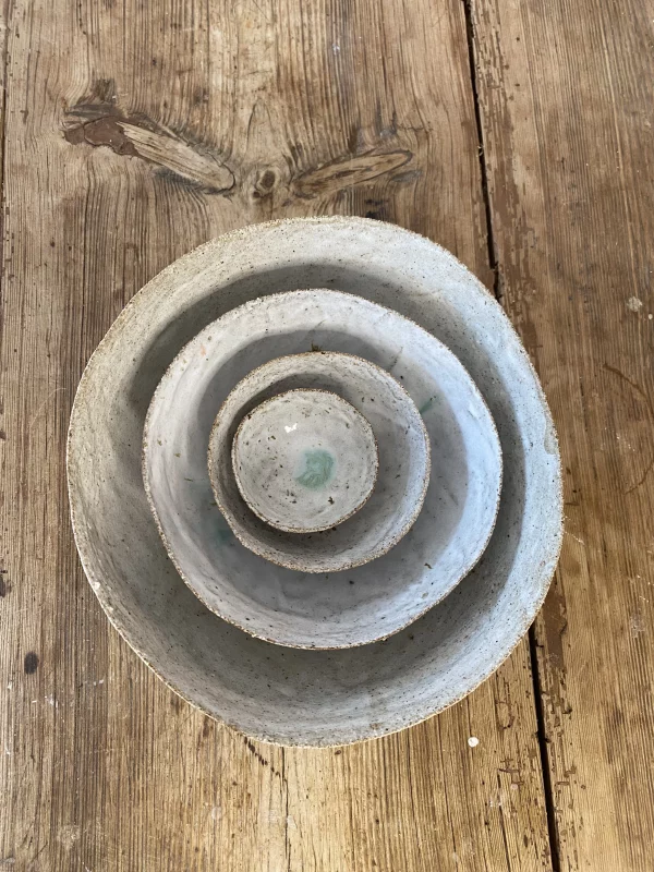 14-skaale-skulptur-ler-hvid-og-groen-glasur-4