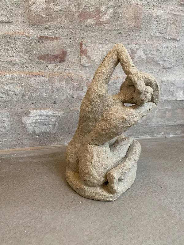 25-dansende-dame-skulptur-ler-organisk-uden-glasur-3